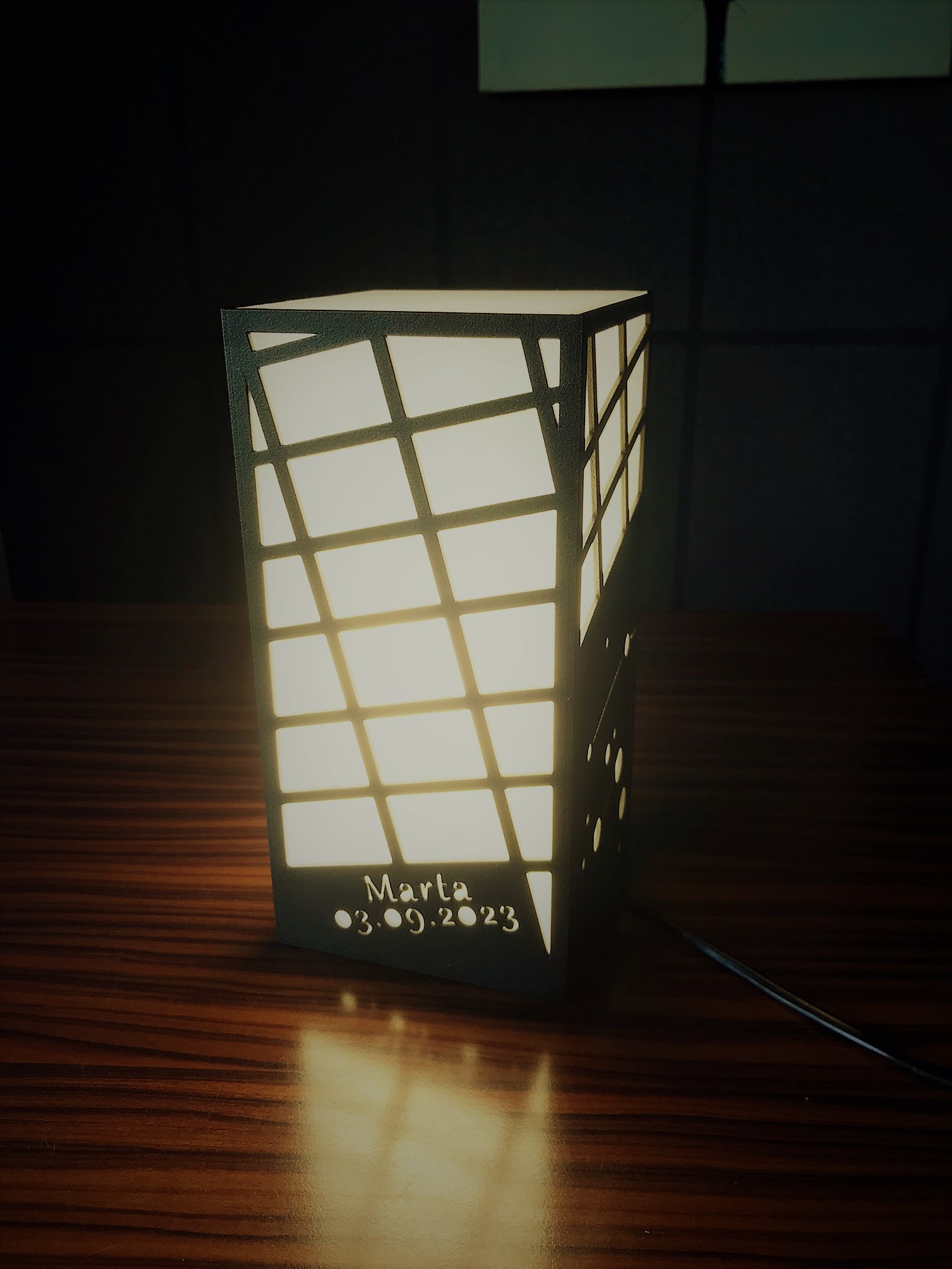 Tähtkujuga valgusti, autor Kristjan Salev