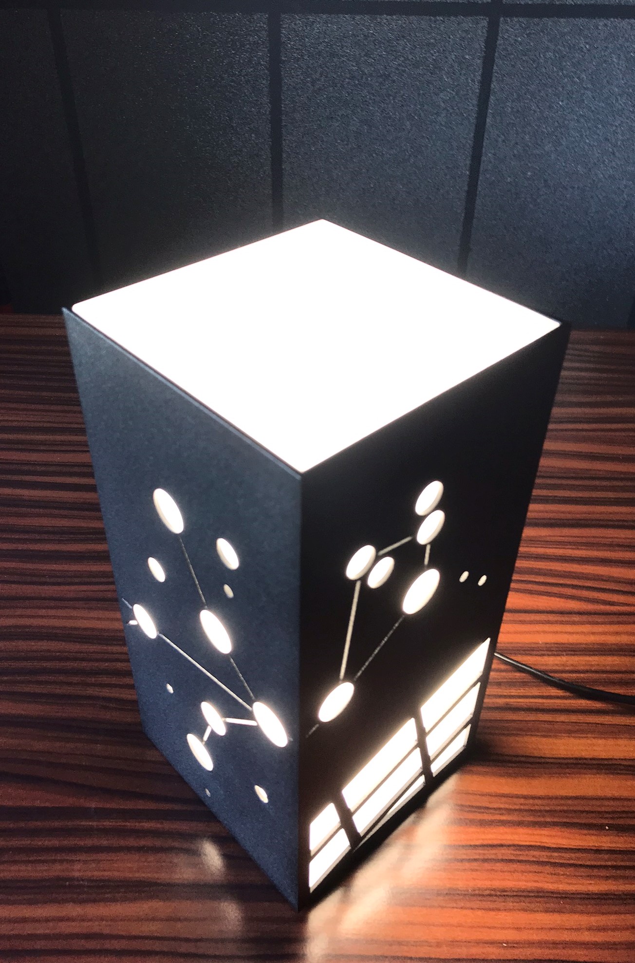 Tähtkujuga valgusti - Veevalaja